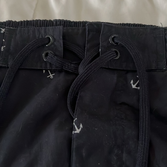 Sharp looking swimsuit - Picture 2 of 4